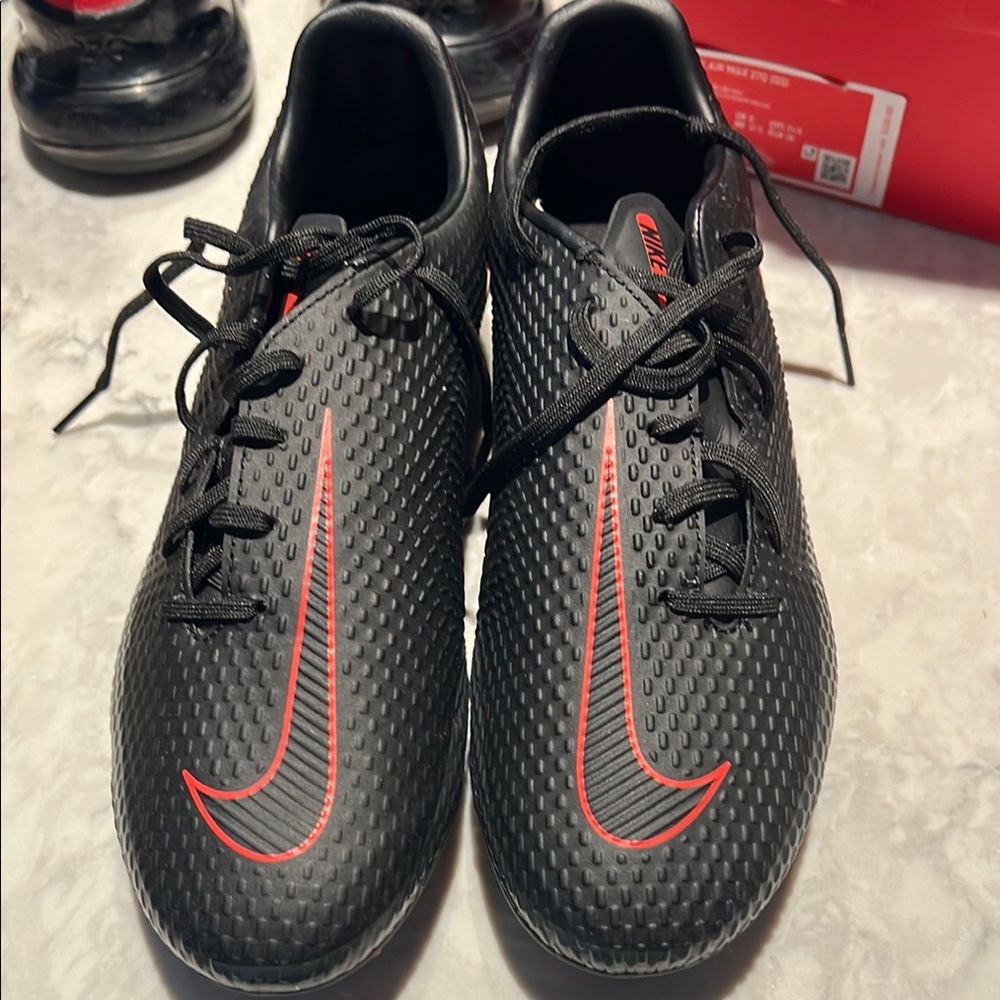 Nike Men's Black and Red Shoes